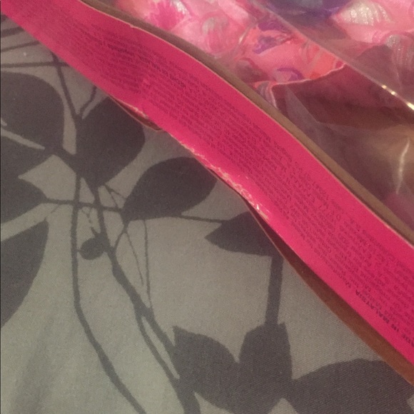 Vintage (1997) Valentine Barbie - Picture 3 of 4